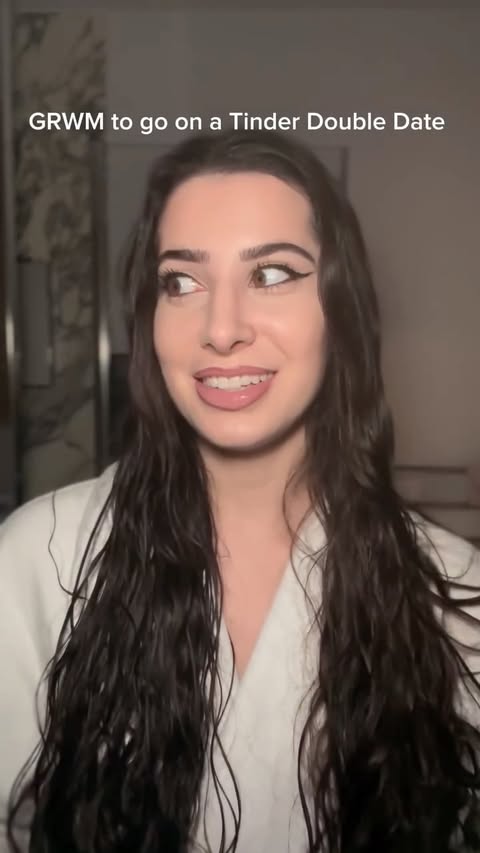 Instagram post by @yasminpettet111 for Tinder. Caption reads: [...] wingwoman by your side to make it fun....