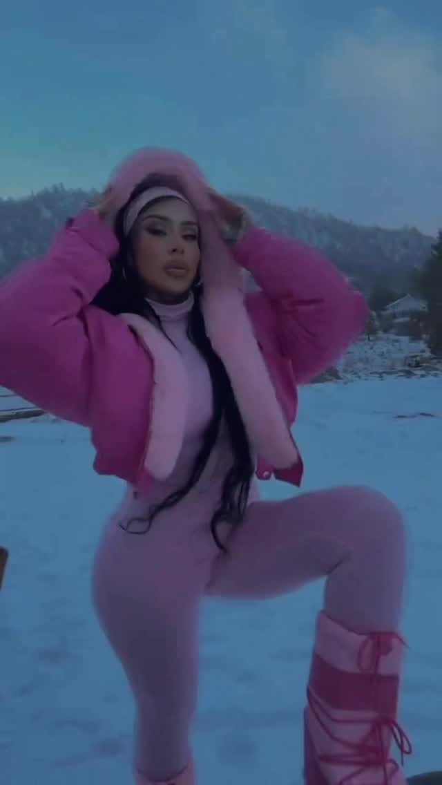 Instagram post by @deysidanger for Fashion Nova. Caption reads: Starting to Love Pink 💕 @FashionNova •Ski Season....
