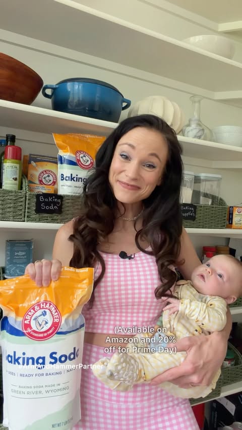 Instagram post by @thespacegal for Arm & Hammer. Caption reads: [...] effective cleaning solutions and Arm &....