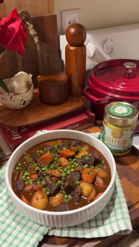 Instagram post by @elizgreaves for 4th & Heart. Caption reads: beef stew 🥕🧅🌿🥔 Made with @fourthandheart ghee....