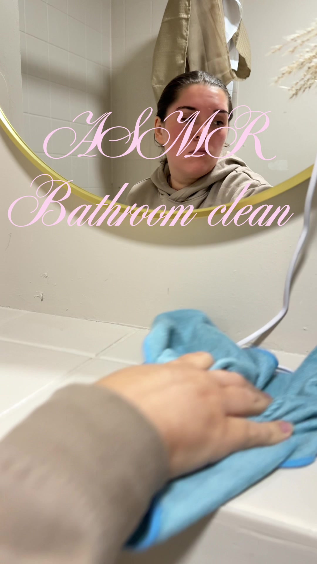 TikTok post by @bandfieldhome for KEEPOW. Caption reads: [...] #bathroomclean #fyp @Vileda UK @KEEPOW_US....