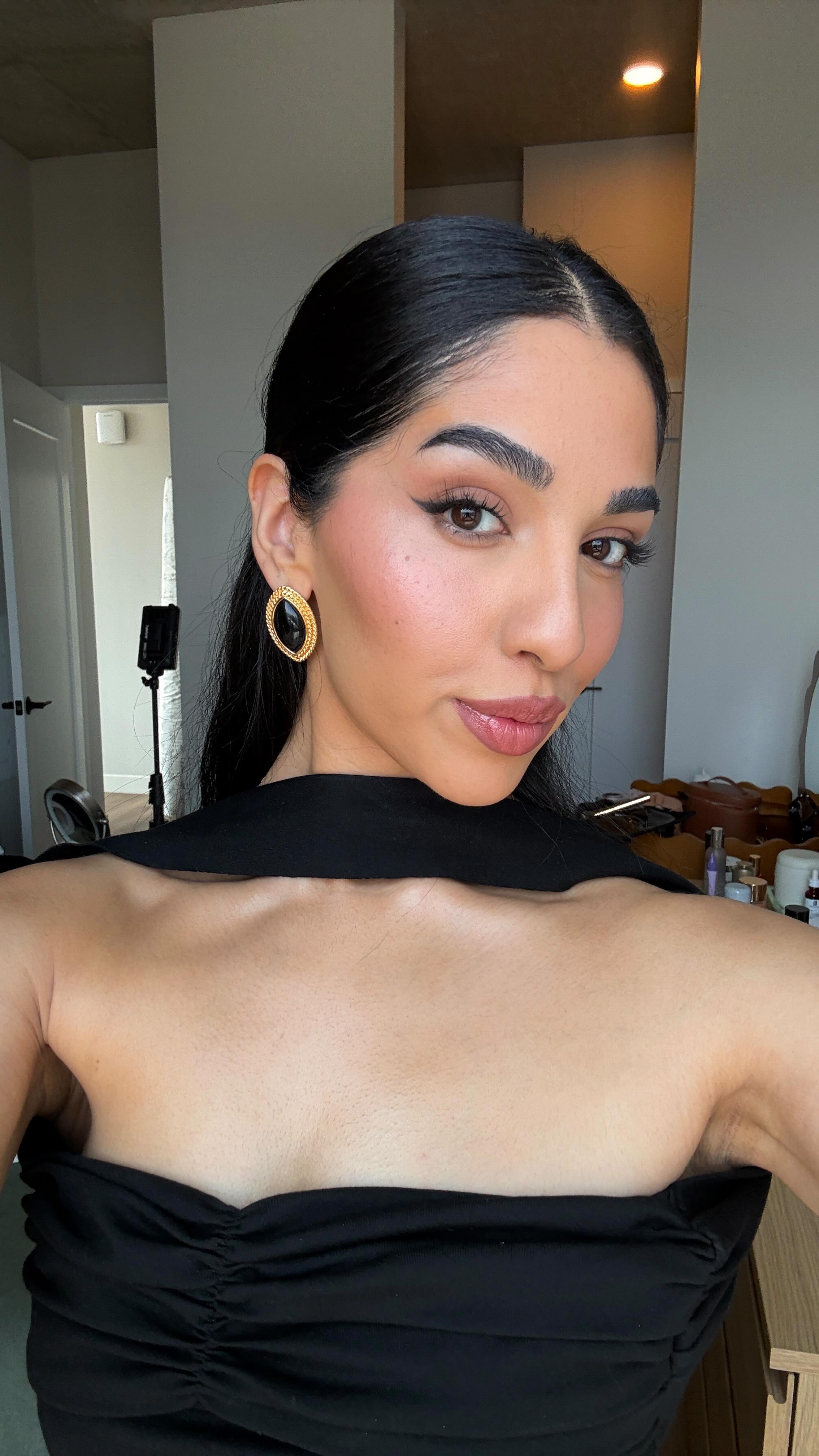 Instagram post by @priyasidhu for Sephora Canada. Caption reads: The only bronzing/contouring product you’ll ever....