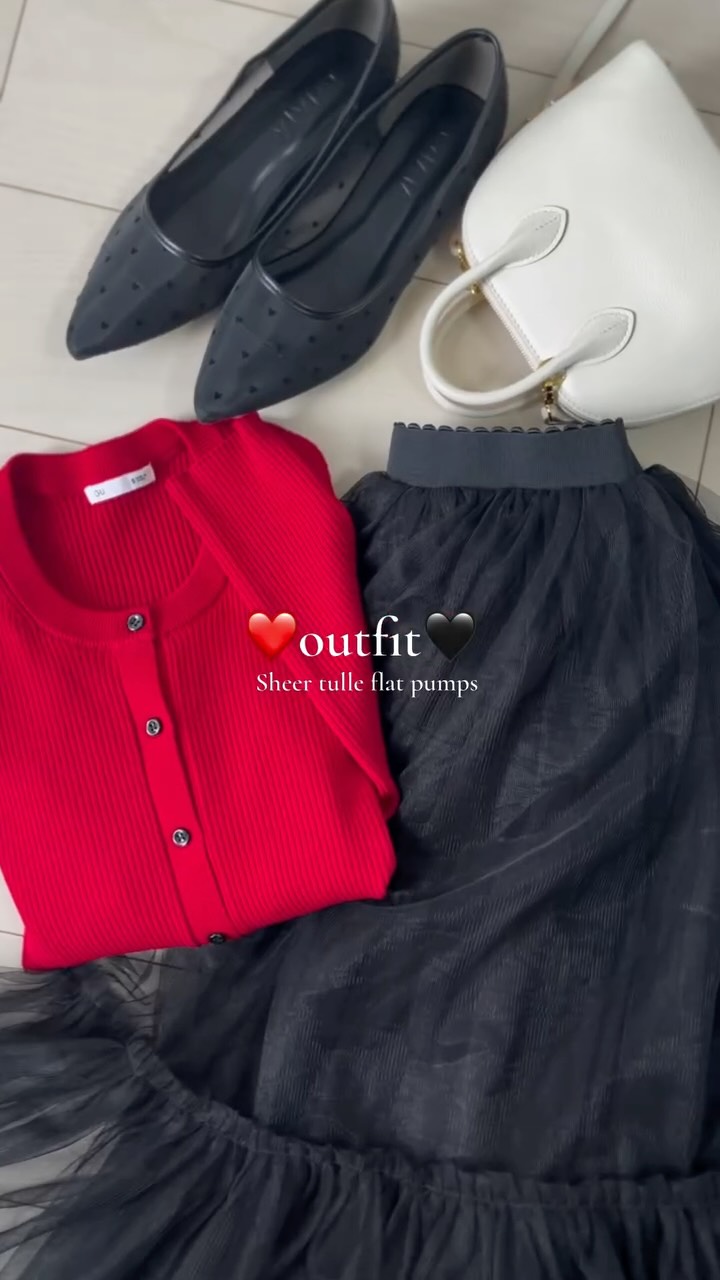 Instagram post by @saaa4_03 for VIVIAN COLLECTION. Caption reads: .

30代ママ綺麗めカジュアルコーデ⇨ @saaa4_03....