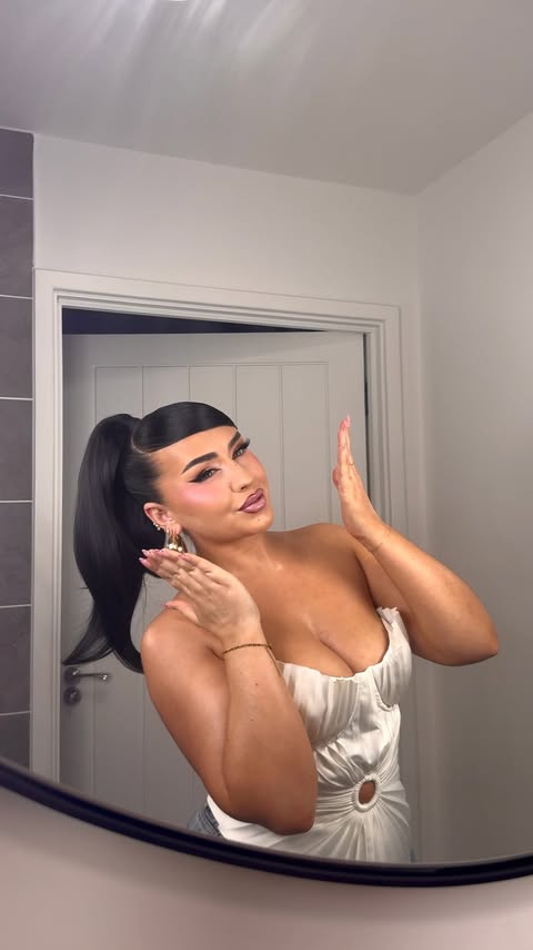 Instagram post by @jennseren for Ellis Brooklyn. Caption reads: [...] ready in ✔️✔️✔️

@morphebrushes_uk....