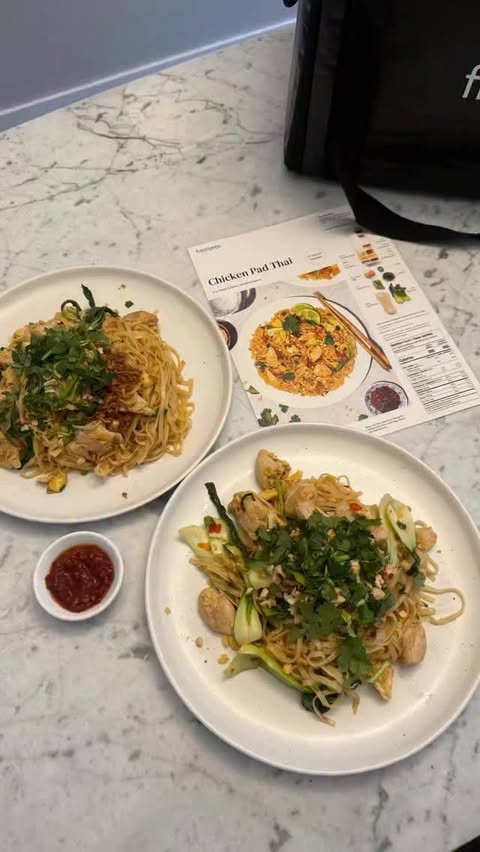 Instagram post by @yyc.cravings for Fresh Prep. Caption reads: [...] Pad Thai in under 30 minutes 🍜
....