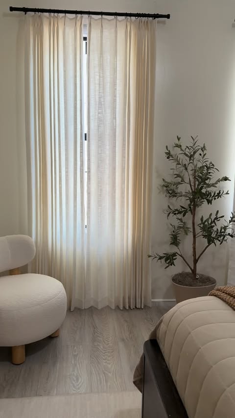 Instagram post by @glennycastillo__ for Homerilla. Caption reads: Mis cortinas personalizadas de @homerilla_official....