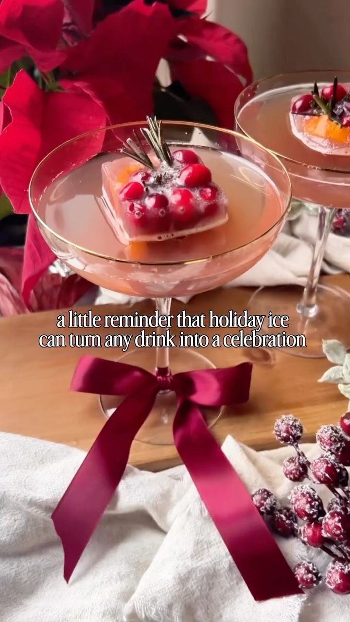 Instagram post by @onthemocks for The Squeezed Juice. Caption reads: [...] ICE CUBES AT HOME🎄✨ you’ll need:....