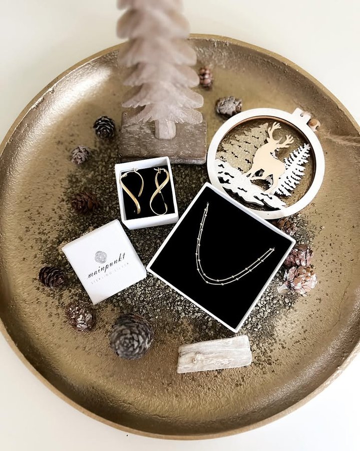 Instagram post by @kathrinmayb for Mainpunkt. Caption reads: ✨NEW LOVE✨
Happy to show you this amazing new....