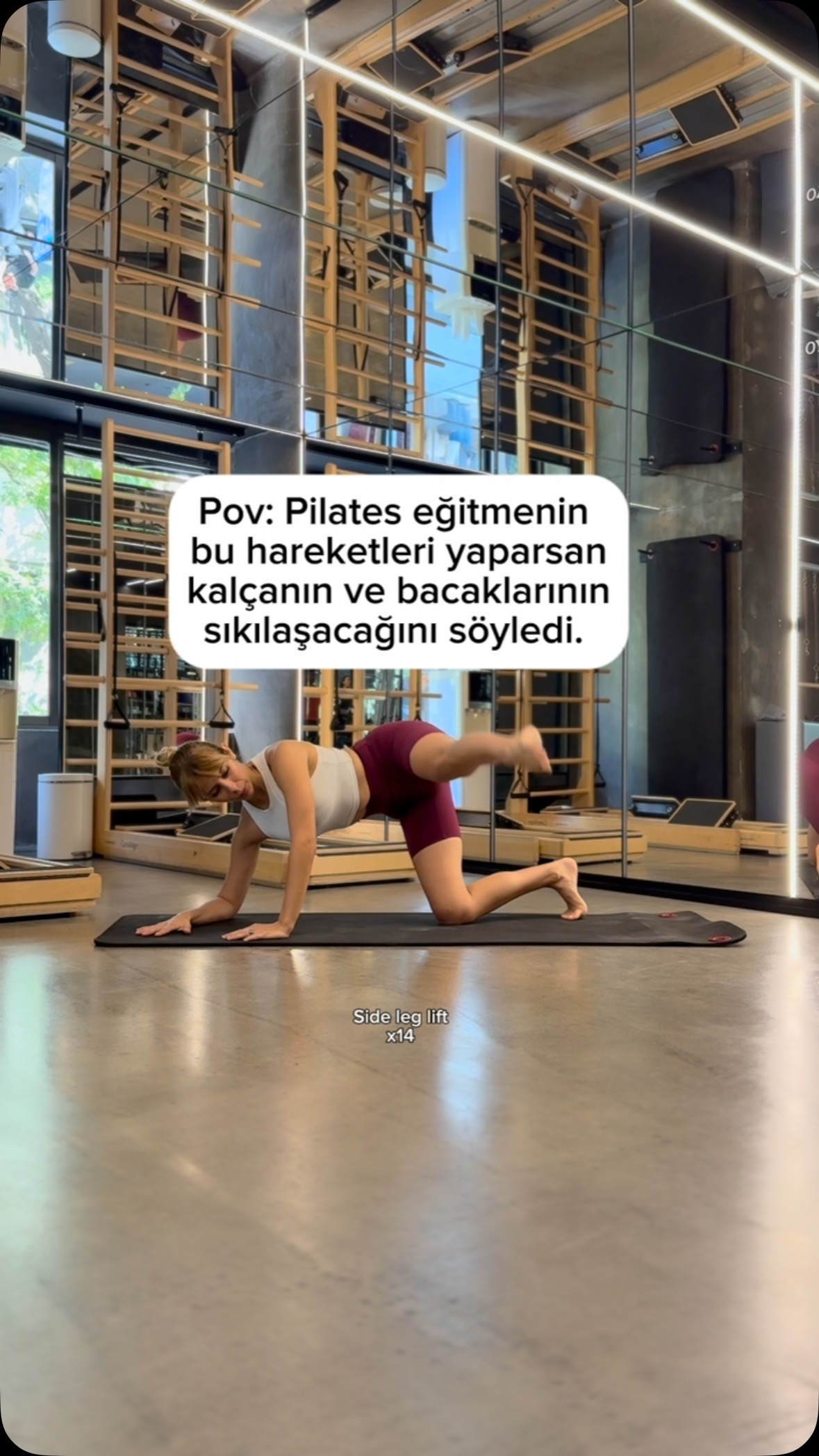 Instagram post by @busrabaylan for Oysho. Caption reads: Pilates eğitmeninden günün egzersiz serisi geldi:....