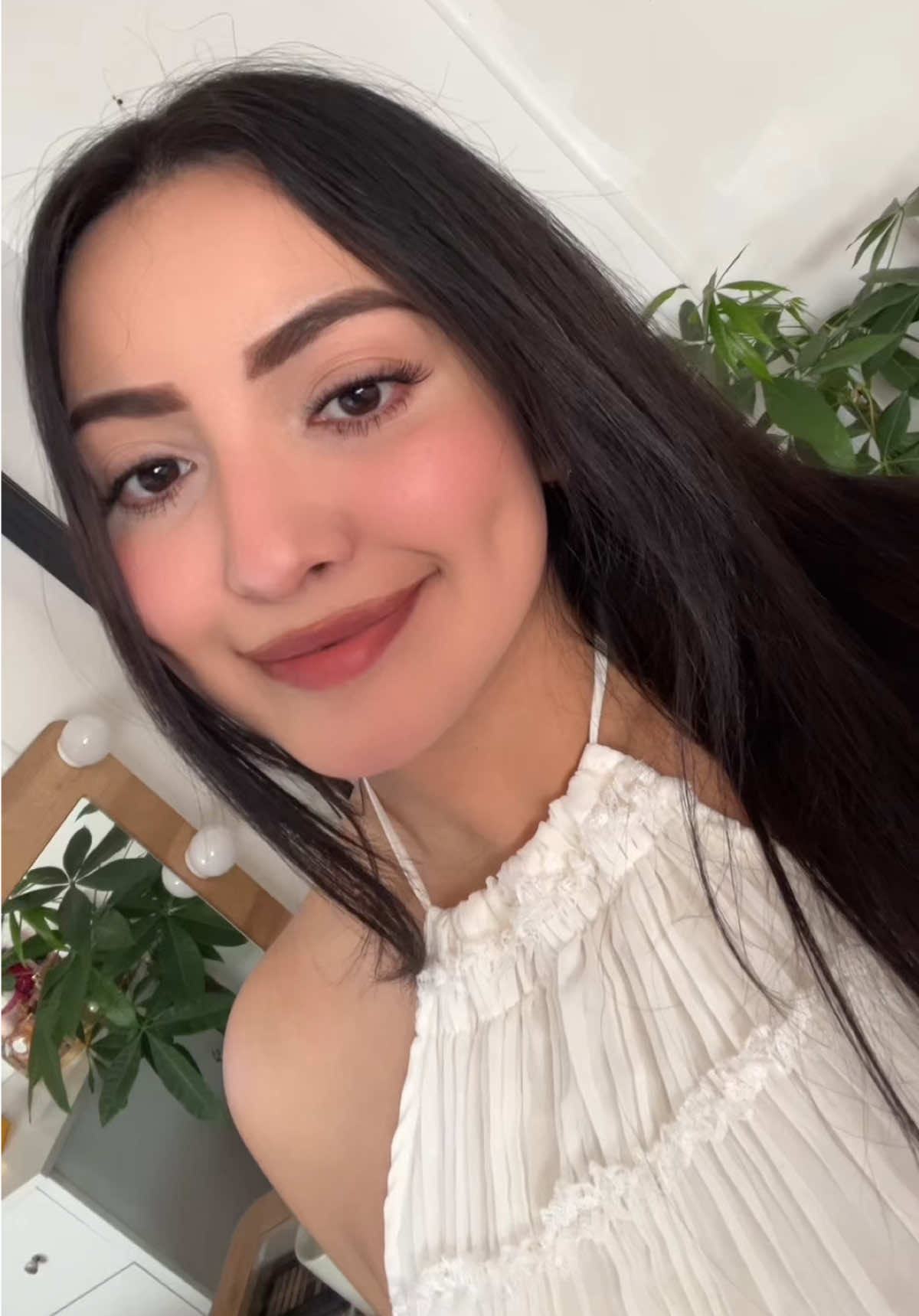 TikTok post by @karrii_valdez for ELROEL. Caption reads: Trying this new foundation from ELROEL ✨,it’s a....