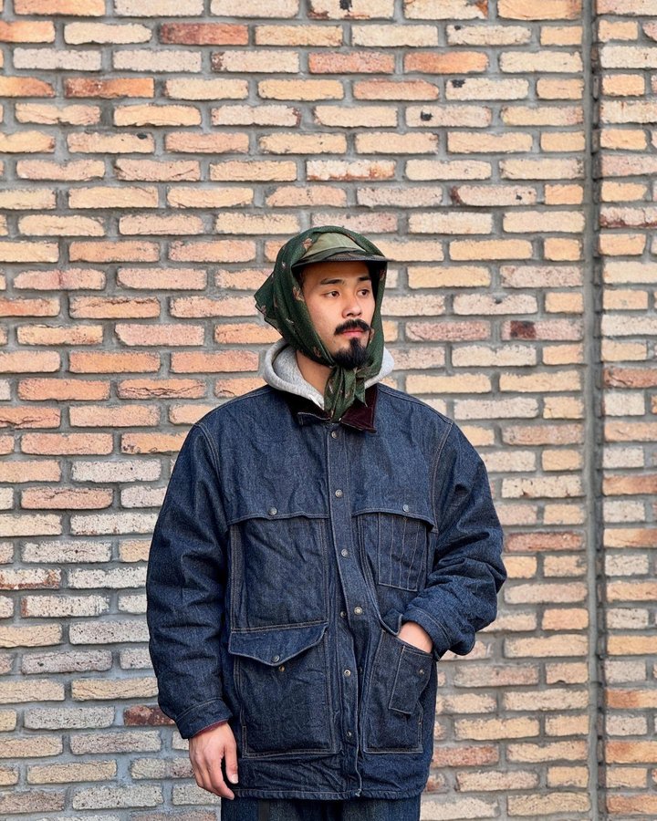 Instagram post by @yanai.jun1 for Danner. Caption reads: [...] 기대되는 원단이다. ・ #beams #beamsplus #filson....