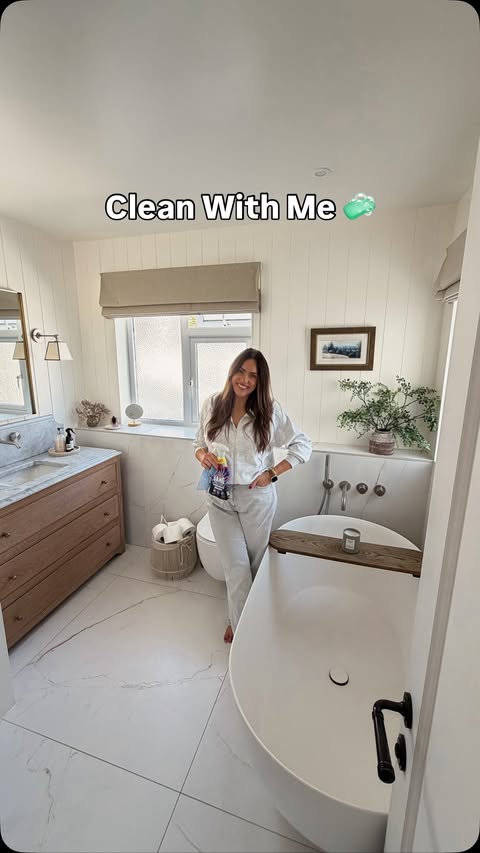 Instagram post by @lizaprideaux for Home Bargains. Caption reads: [...] to humble me today so I headed to....