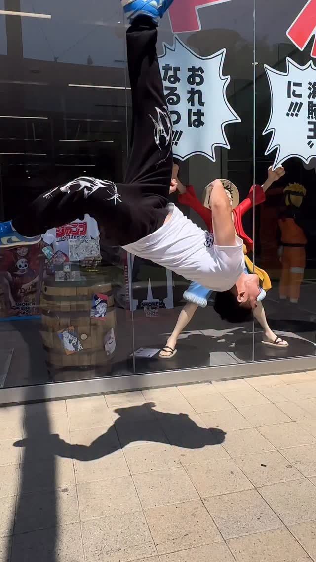 Instagram post by @renz_rs for VIZ. Caption reads: [...] merch from @shonenjump_official & @vizmedia....