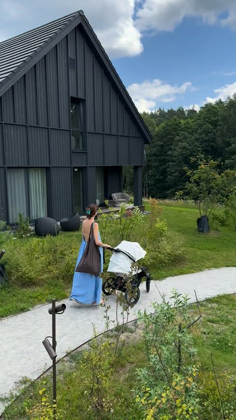 Instagram post by @madwish for CYBEX. Caption reads: [...] & pretty wheels.. @nordbabylietuva....