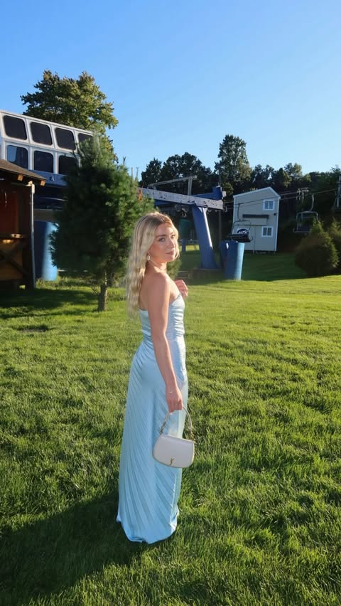 Instagram post by @ariellecolee for Kendra Scott. Caption reads: [...] does pull the entire look together....