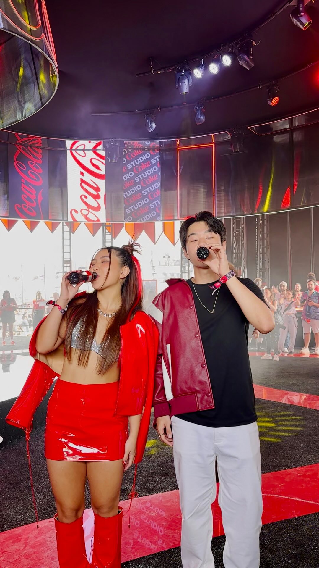 Instagram post by @allanjeon for Coca-Cola Brasil. Caption reads: Não tem nada melhor do que curtir o Lolla BR com....