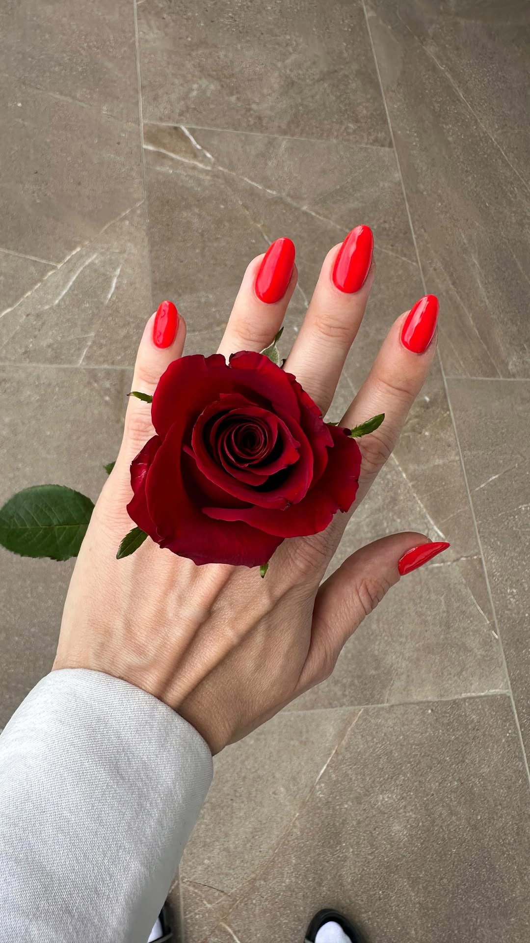 Instagram post by @himbeersahnetorte for Neonail. Caption reads: Werbung/ The perfect red doesn’t....