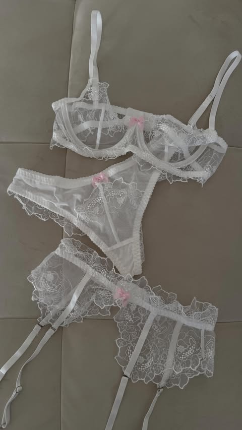 Instagram post by @marylouamayaaa for LILIOSA LINGERIE. Caption reads: I found me 💗✨🎀
•
•
@liliosalingerie....