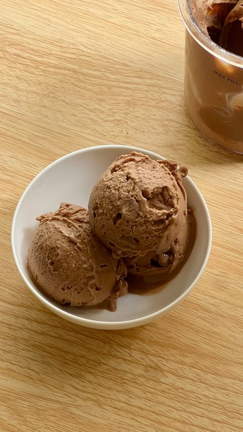 Instagram post by @kizactivelife for True Protein. Caption reads: [...] 

Ingredients:
1 scoop (30g) @trueprotein....