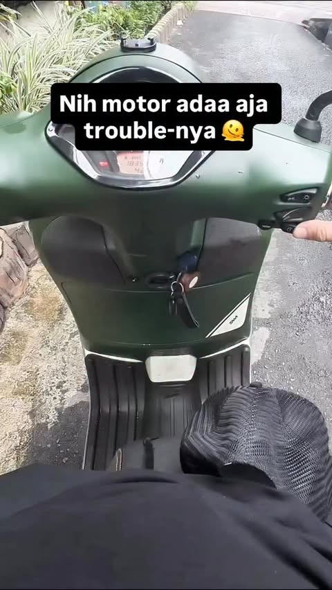 Instagram post by @shitlicious for Motul. Caption reads: [...] upgrade paket solusi lengkap dari....
