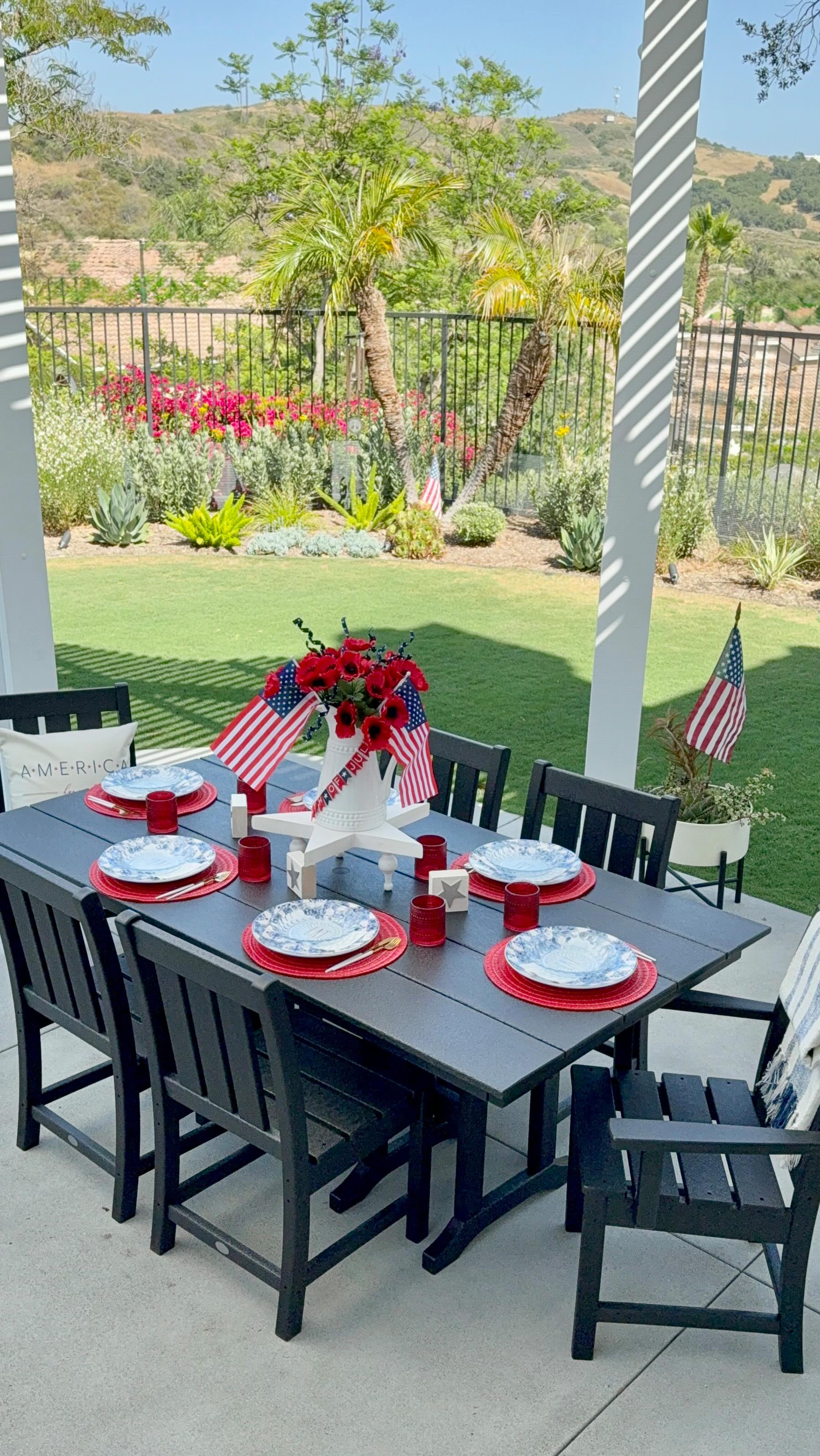 Instagram post by @gracefulhomeandhound for Polywood. Caption reads: [...] found an outdoor dining set thanks to....