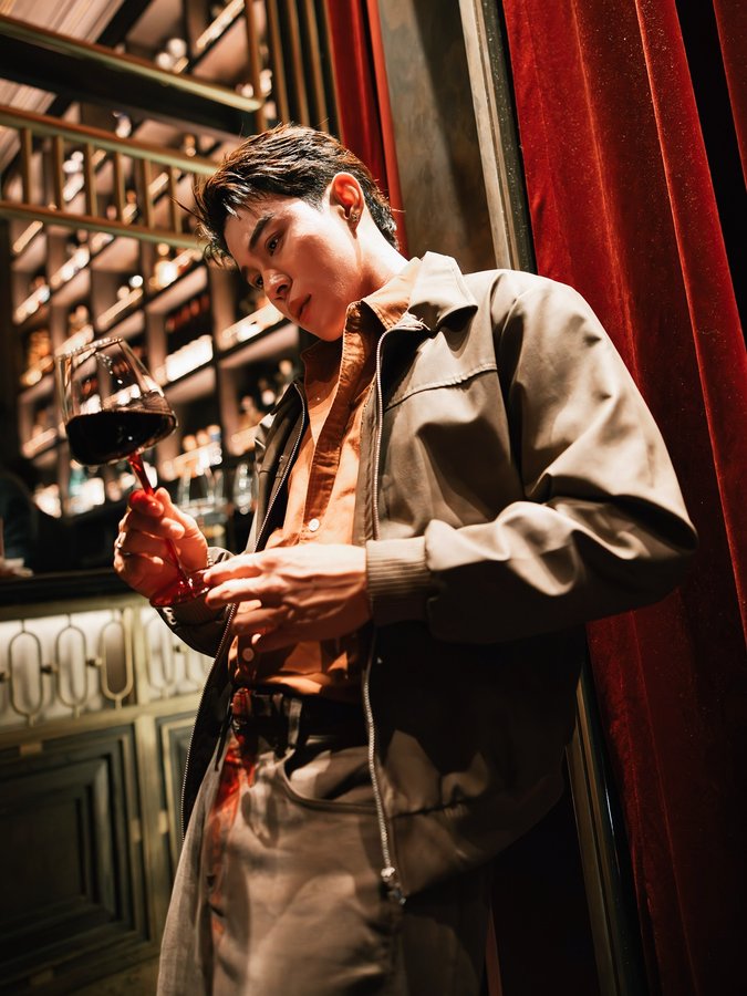 Instagram post by @todpranapong for Penfolds Wines. Caption reads: 🍷🎺🎷 @penfolds #PenfoldsTH #Crimsonroom.