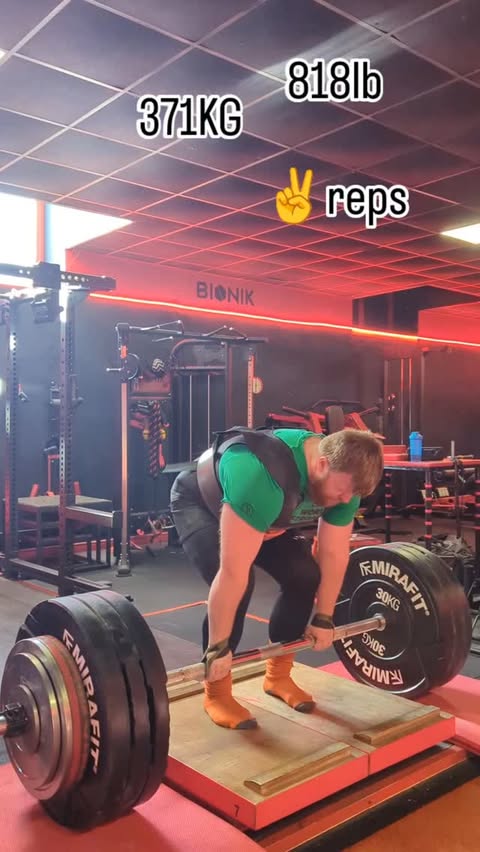 Instagram post by @paul_smith_94 for SBD Apparel. Caption reads: [...] Supplements: @reflexnutrition Kit:....