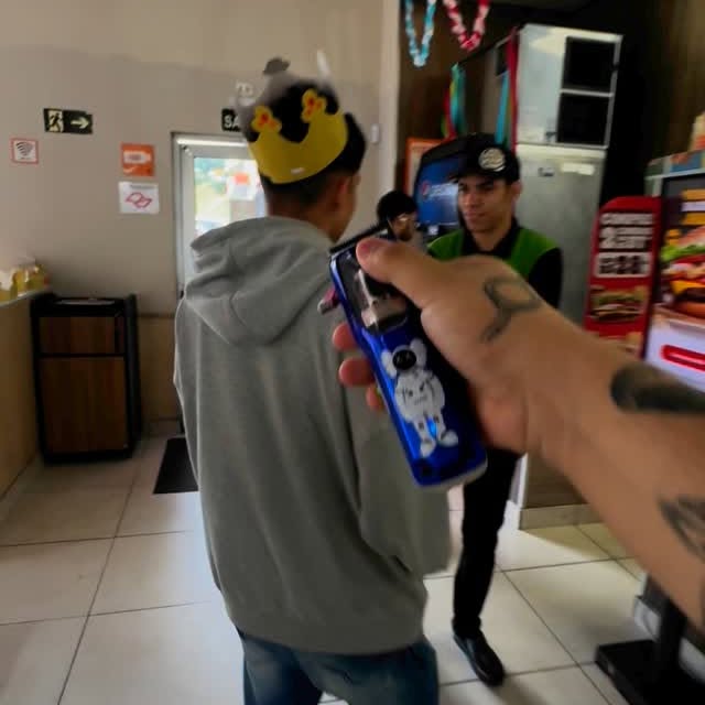 Instagram post by @lucasfigarooficial for BURGER KING. Caption reads: Promoção do corno na régua 🐂

Promoção imperdível....