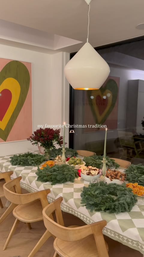 Instagram post by @matildabeaa for Fresh. Caption reads: [...] ad🎄⭐& gifted the girls my faves from....