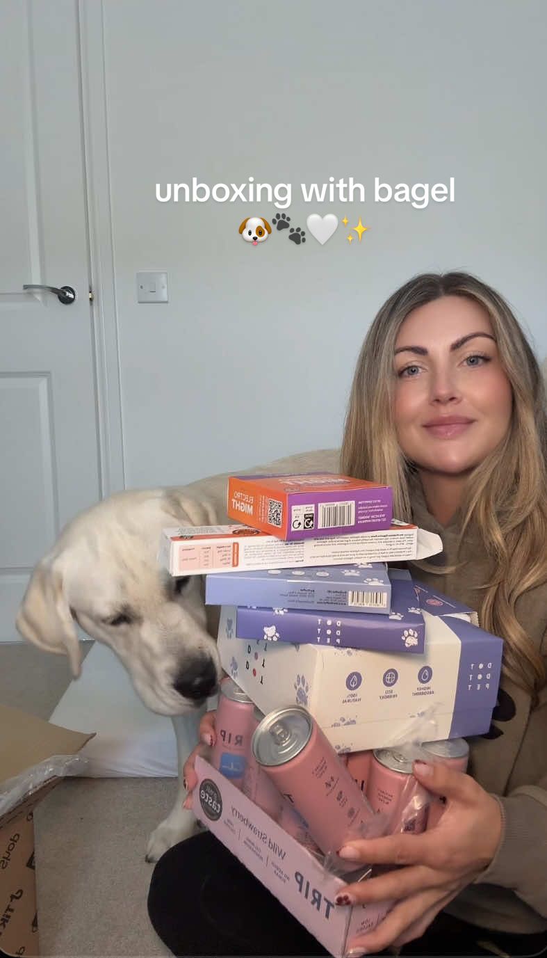 TikTok post by @rachelkew_ for DotDotPet. Caption reads: [...] a bit alien like 👽 @Bugalugs Pet Care....