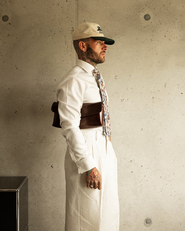 Instagram post by @moritz.taylor for Olymp. Caption reads: White silhouettes. 👤
@olympmen 
Anzeige |....