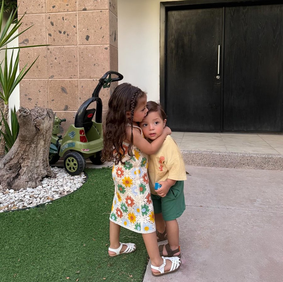 Instagram post by @normapetris for SHEIN. Caption reads: LOS AMO 👧🏻👶🏻💚.
@sheinofficial....