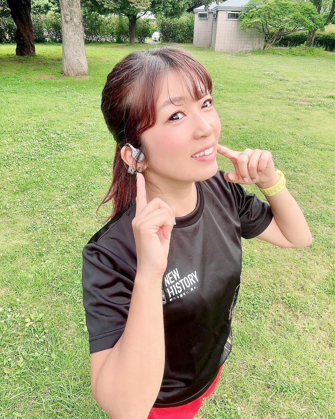 Instagram post by @sanpanman23 for Shokz. Caption reads: お疲れ様でショックス💫✨今日もオッさん挨拶で🥳

今日は🆕アイテムのご紹介🤭🩷

マラソン....