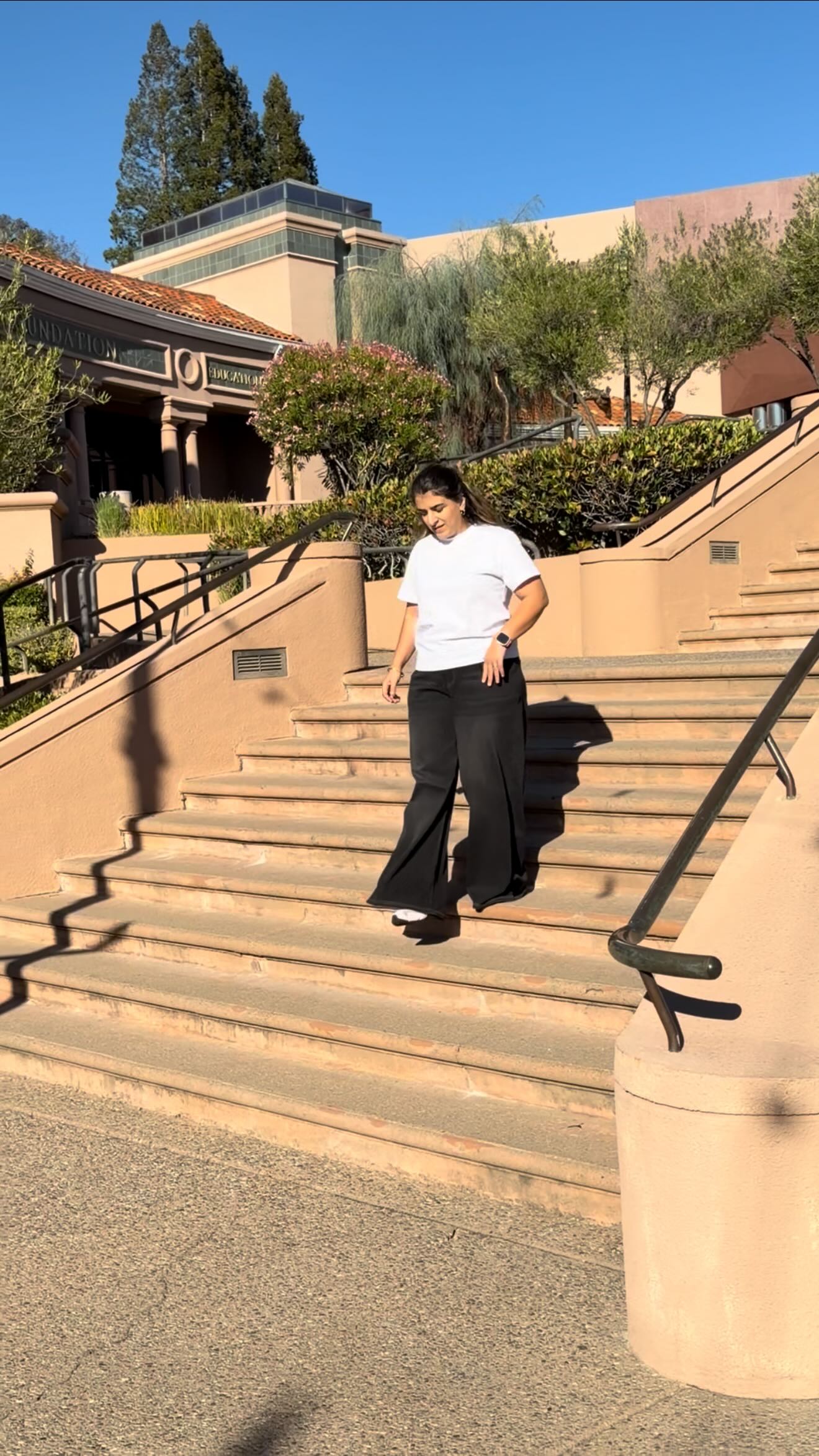 Instagram post by @bebekolog_ for Halara. Caption reads: ✨ Confidence meets comfort with HALARA ✨ Loving my....