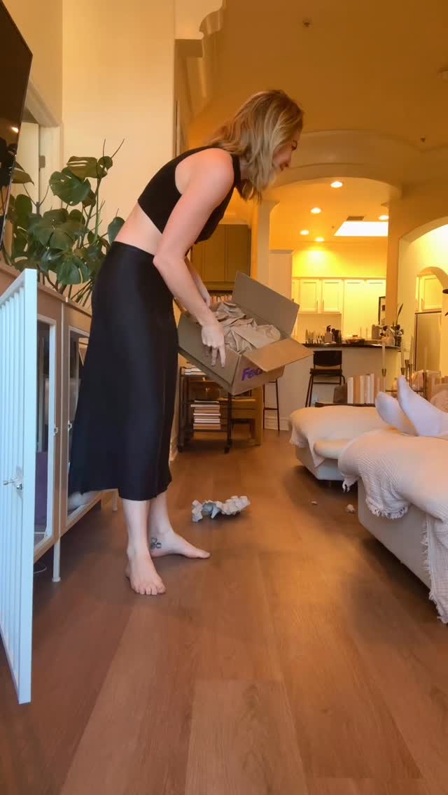 Instagram post by @hippothebaby for Oscar De La Renta. Caption reads: THE DOG BOW 🎀 by @simonsits & @oscardelarenta for....