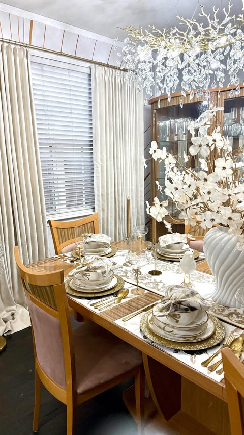 Instagram post by @lilyeb74 for Homerilla. Caption reads: [...] Wednesday!💛🤍Dining room decor with....