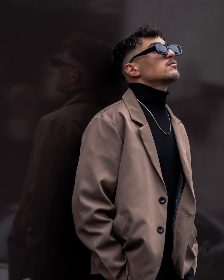 Instagram post by @champagnehedi for OUTFITBOOK. Caption reads: 𝓣𝓱𝓮 𝓛𝓲𝓰𝓱𝓽𝓷𝓲𝓷𝓰⚡️⚡️ 

Crédit:....