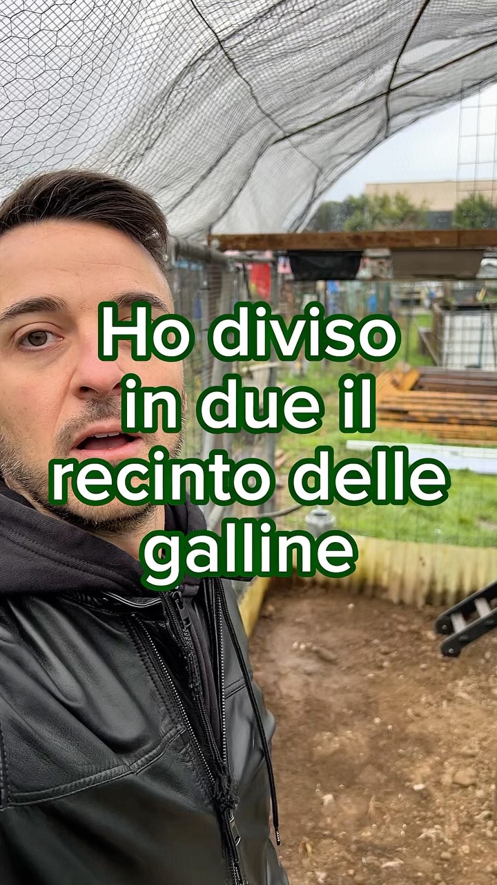 Instagram post by @giardinoincitta for Leatherman. Caption reads: 🐓 Ho messo una porta per dividere i pulcini....