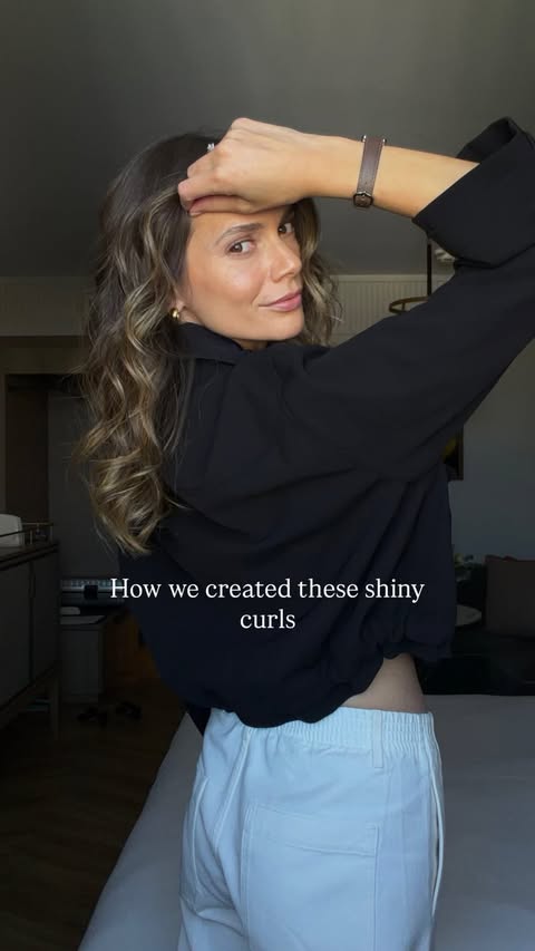 Instagram post by @iam.raffaela for Moroccanoil. Caption reads: [...] | Perfect shiny curls thanks to....