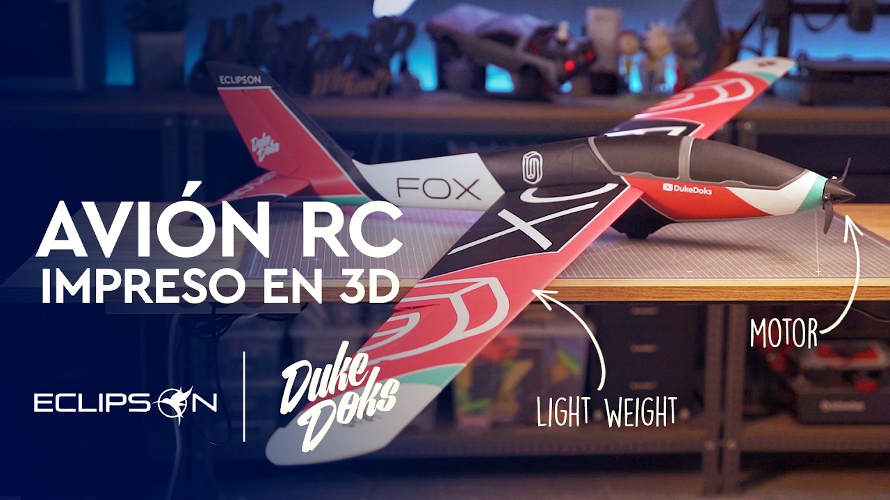 YouTube post by @DukeDoks for Thingiverse. Caption reads: 🛩️Mi PRIMER avión IMPRESO en 3D / FOX.