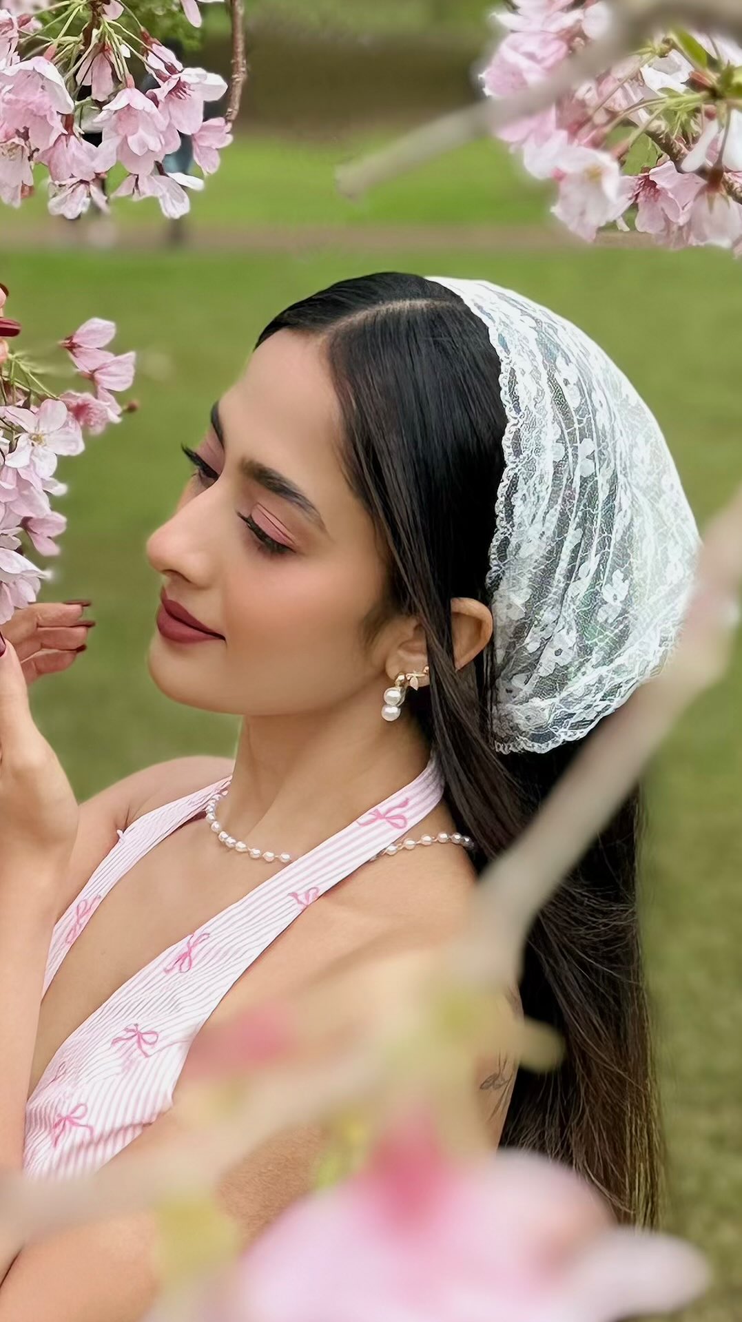 Instagram post by @_teena._ for Nude by Nature. Caption reads: Glowy spring makeup🌸

Product details:-....