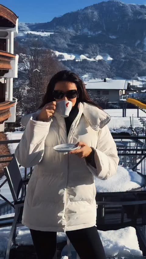 Instagram post by @withrosalind for Glowmode. Caption reads: [...] ways to wear this puffer jacket!....