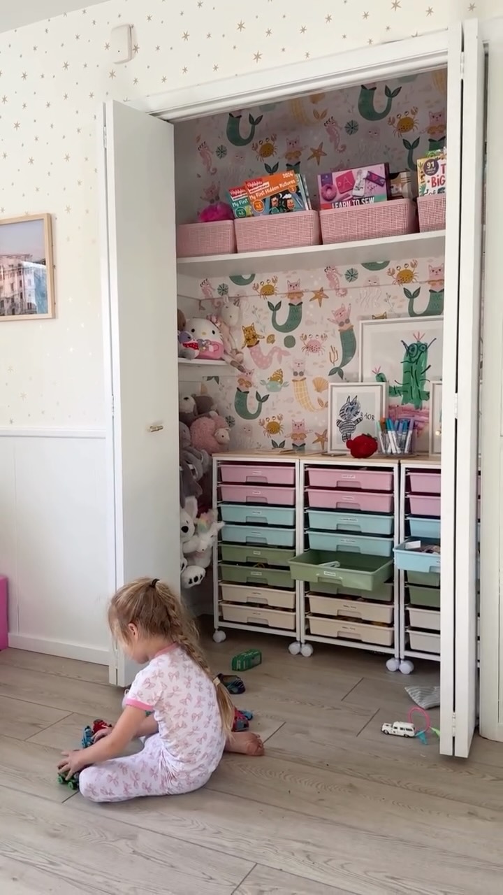 Instagram post by @citysage for Spoonflower. Caption reads: 🍂 🖼️ FALL REFRESH SWEEPSTAKES 🍂 🖼​

We love....