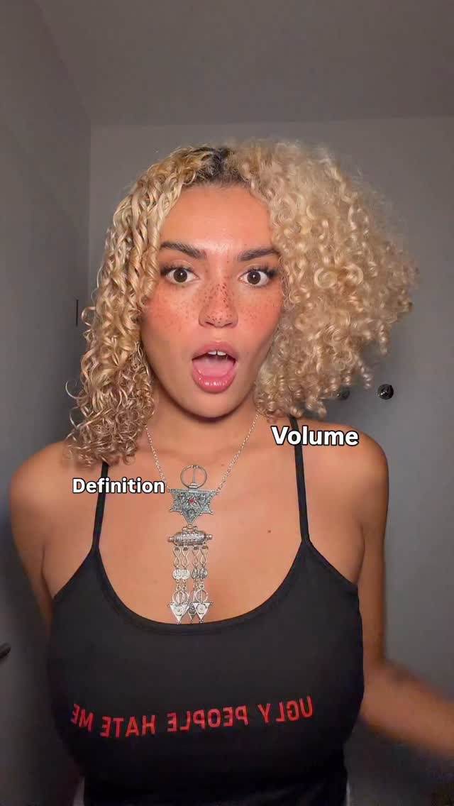 Instagram post by @souhaila_jaeger for Maria Nila. Caption reads: Volume VS defined curls 🫶🏻 
Which do you guys....