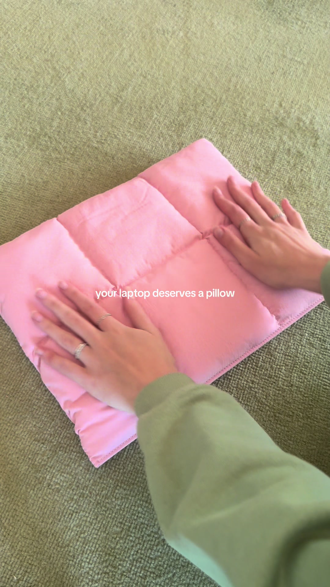TikTok post by @arielleanders for Comfyable. Caption reads: [...] #puffylaptopsleeve #tiktokshopfinds....