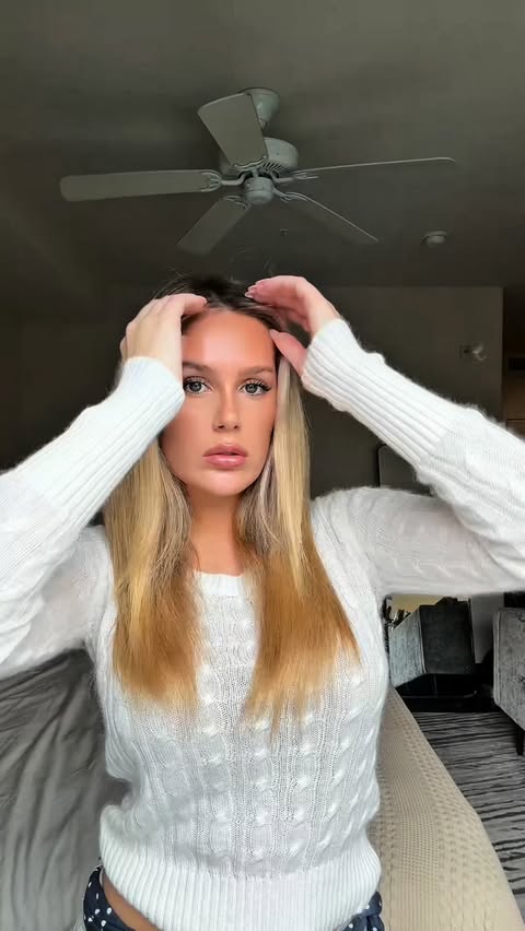 Instagram post by @bekscollins for Cliphair. Caption reads: [...] my new clip ins 👸🏼

wearing the 22”....