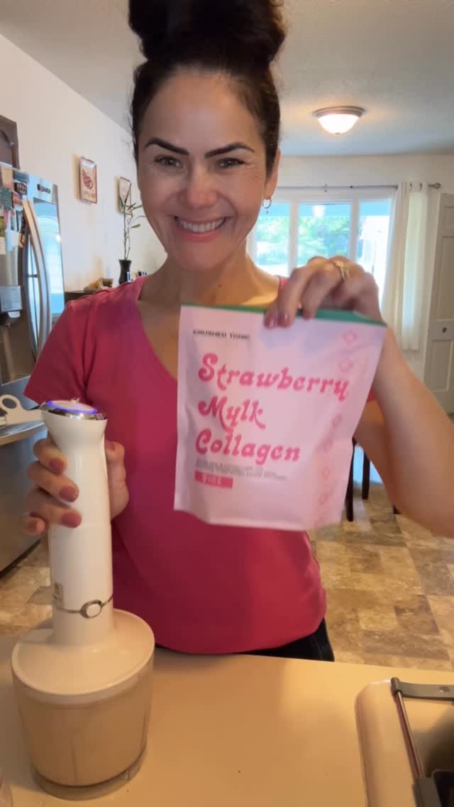 Instagram post by @lucianapatton for Crushed Tonic. Caption reads: [...] 💕✨ Strawberry Milk Collagen from....