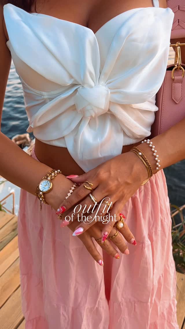 Instagram post by @naomi.scic for Mvintage. Caption reads: [...] fit in dreamy Dalyan 🌸🌅 the new....