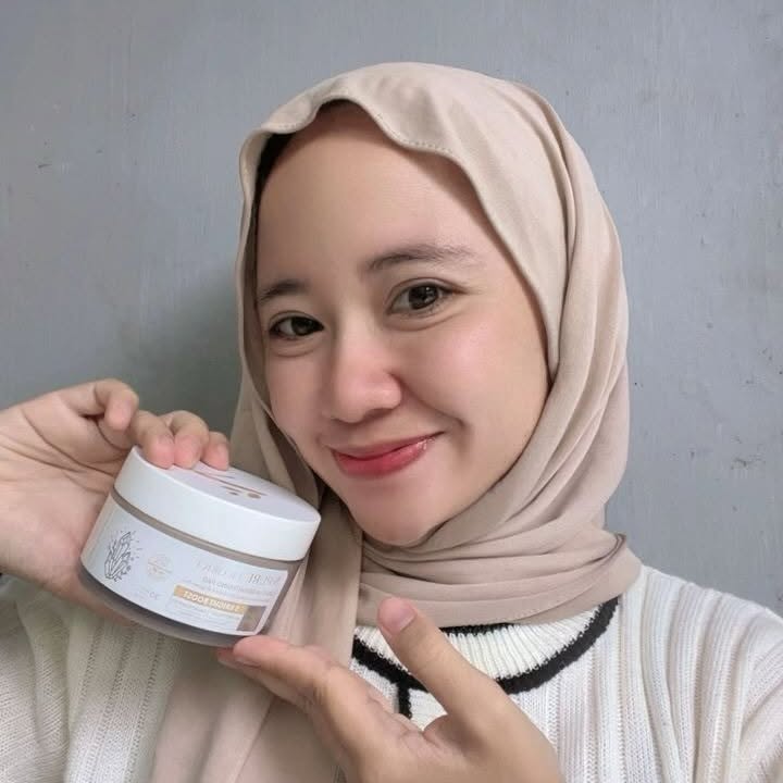Instagram post by @frdvrnd for NPURE. Caption reads: — Guys hari ini ada NPURE #ShopeeMallMonday dengan....