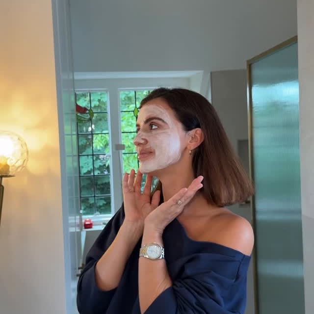 Instagram post by @lucymeck1 for Elizabeth Arden. Caption reads: [...] I have been using the @elizabetharden Eight....